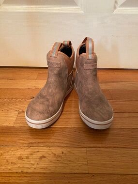 Xtratuf Pink Leather Dock Shoes